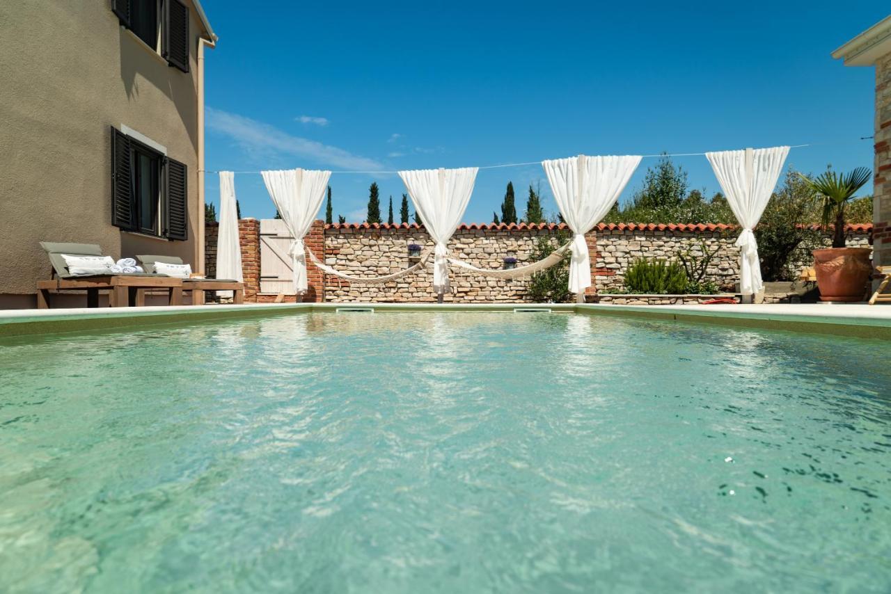Ferienwohnungen VI La Mare With Heated Pool Zadar Buitenkant foto