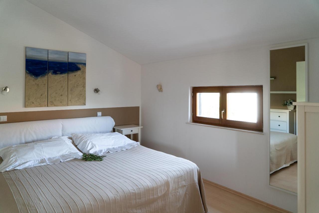 Ferienwohnungen VI La Mare With Heated Pool Zadar Buitenkant foto